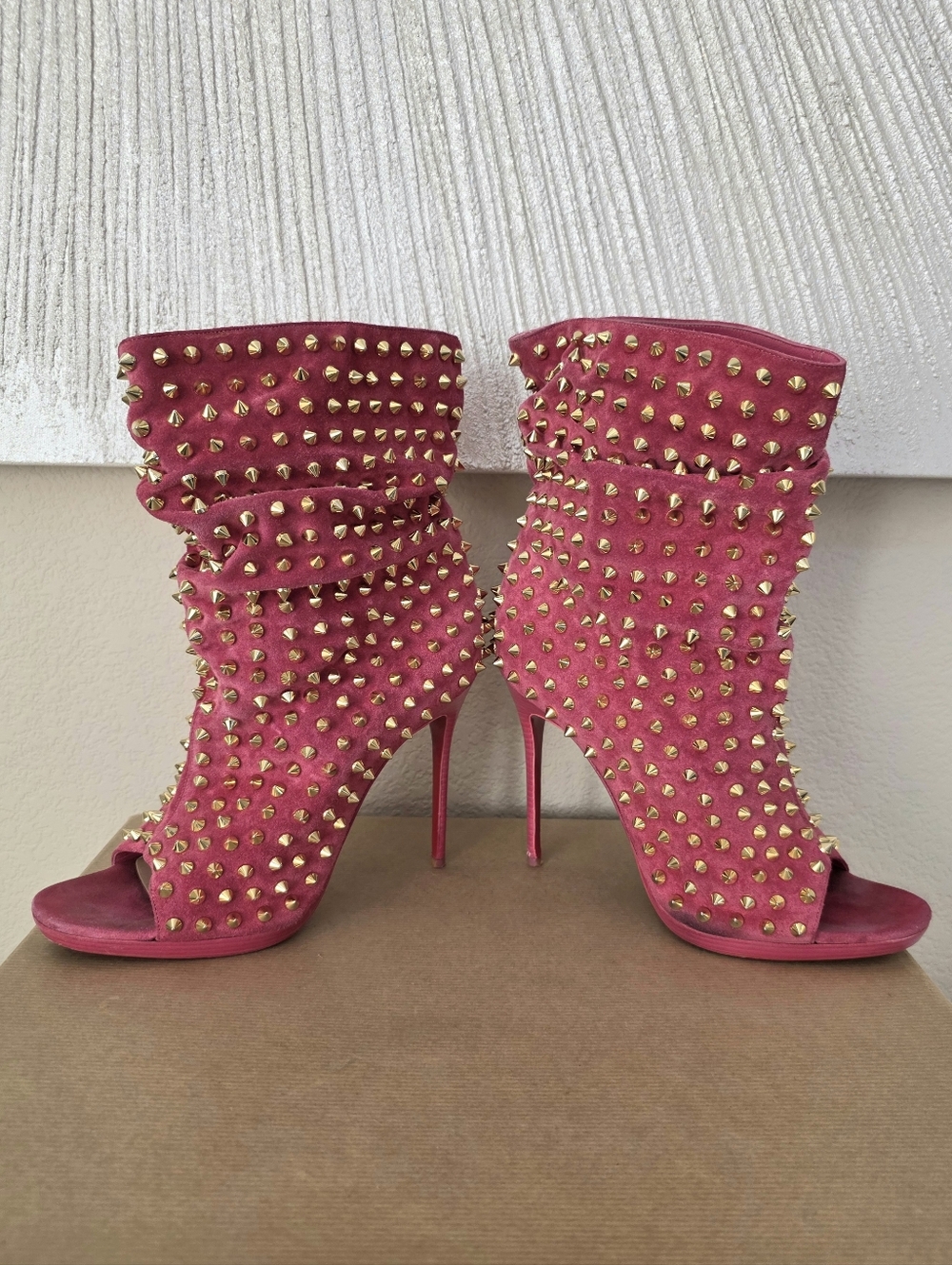CHRISTIAN LOUBOUTIN Guerilla Pink Suede Gold Spiked Ankle Boots EU 38.5 7.5-8.5 - Picture 7 of 14